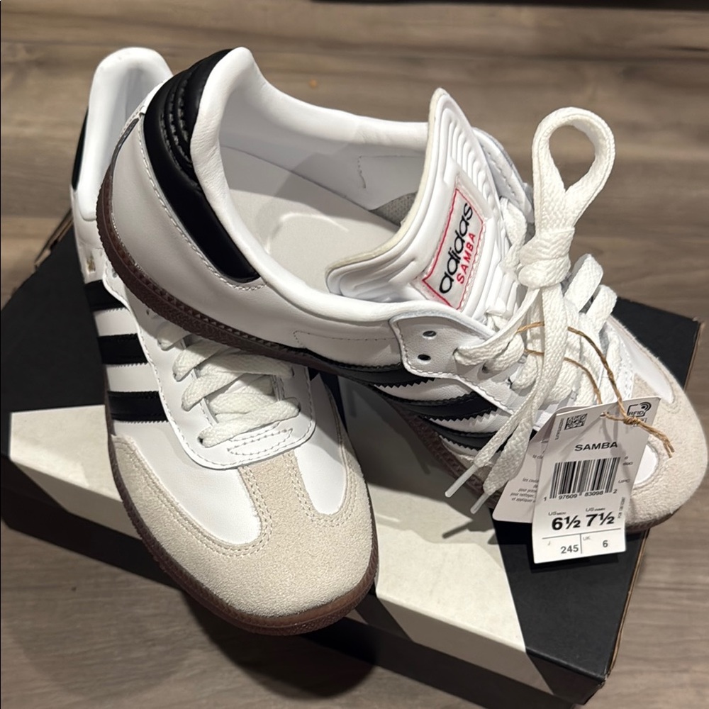 adidas NWT Unisex White and Black Samba Sneakers with Gum Outsole